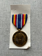 Charger l&#39;image dans la galerie, Badges, Vanguard, National Defence Medal &amp; Global War of Terror Medal
