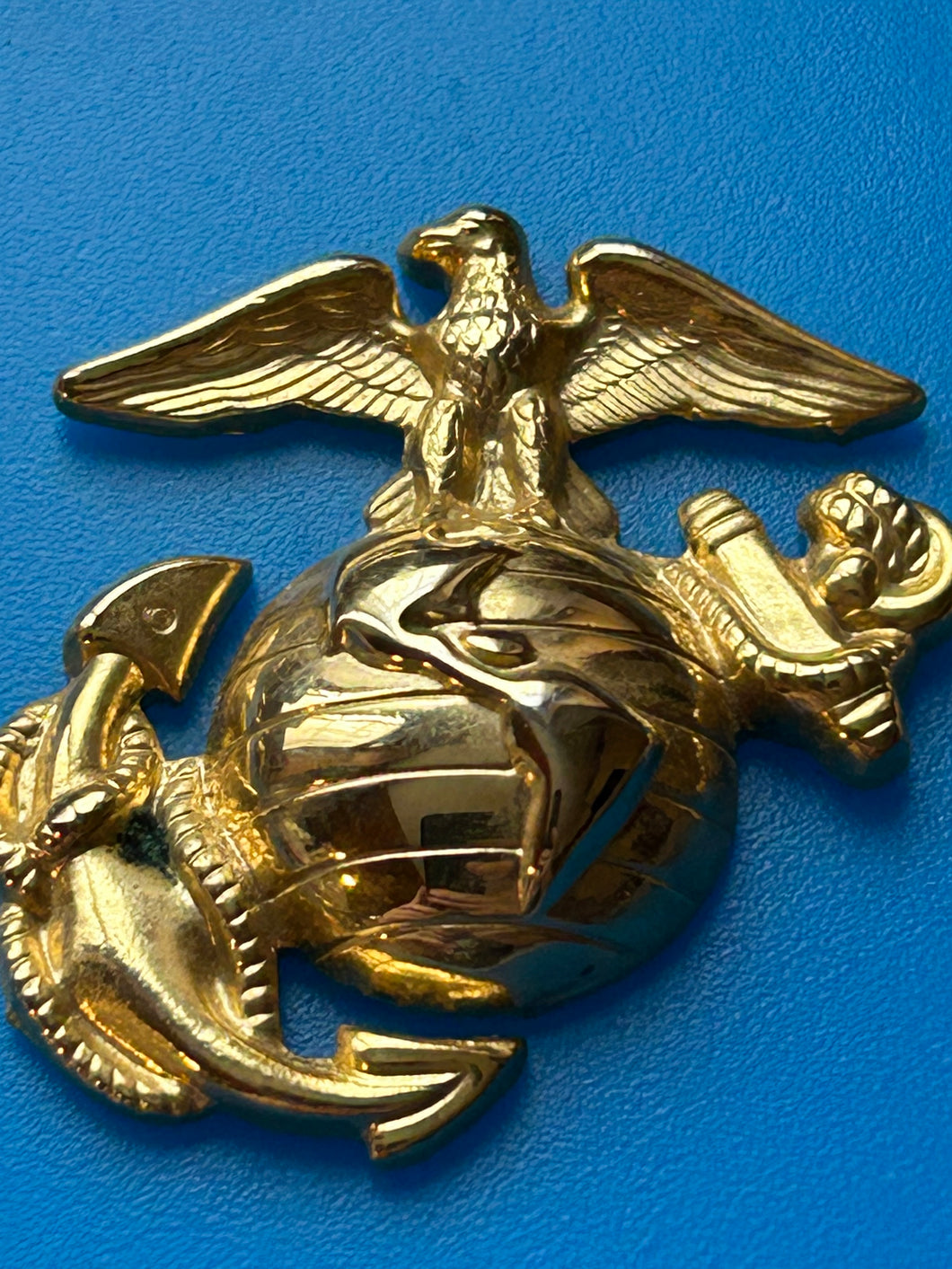Badges, Vanguard, USMC Cap Device Dress Anodized ENL